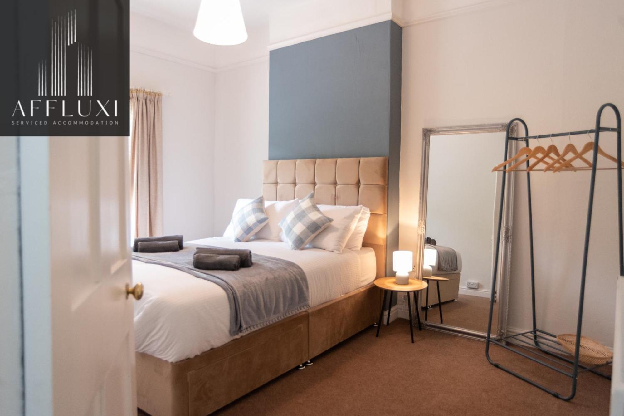Riverside Hot Tub Retreat Sleeps 8 *