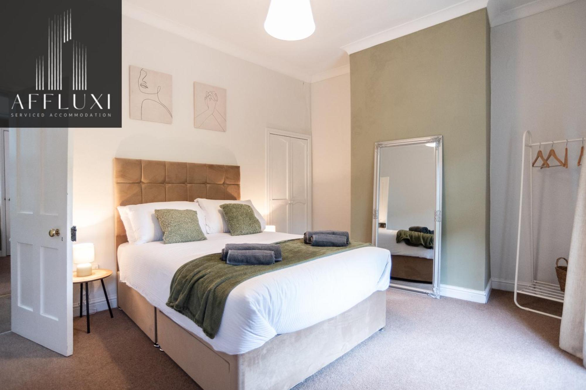 Riverside Hot Tub Retreat Sleeps 8 *