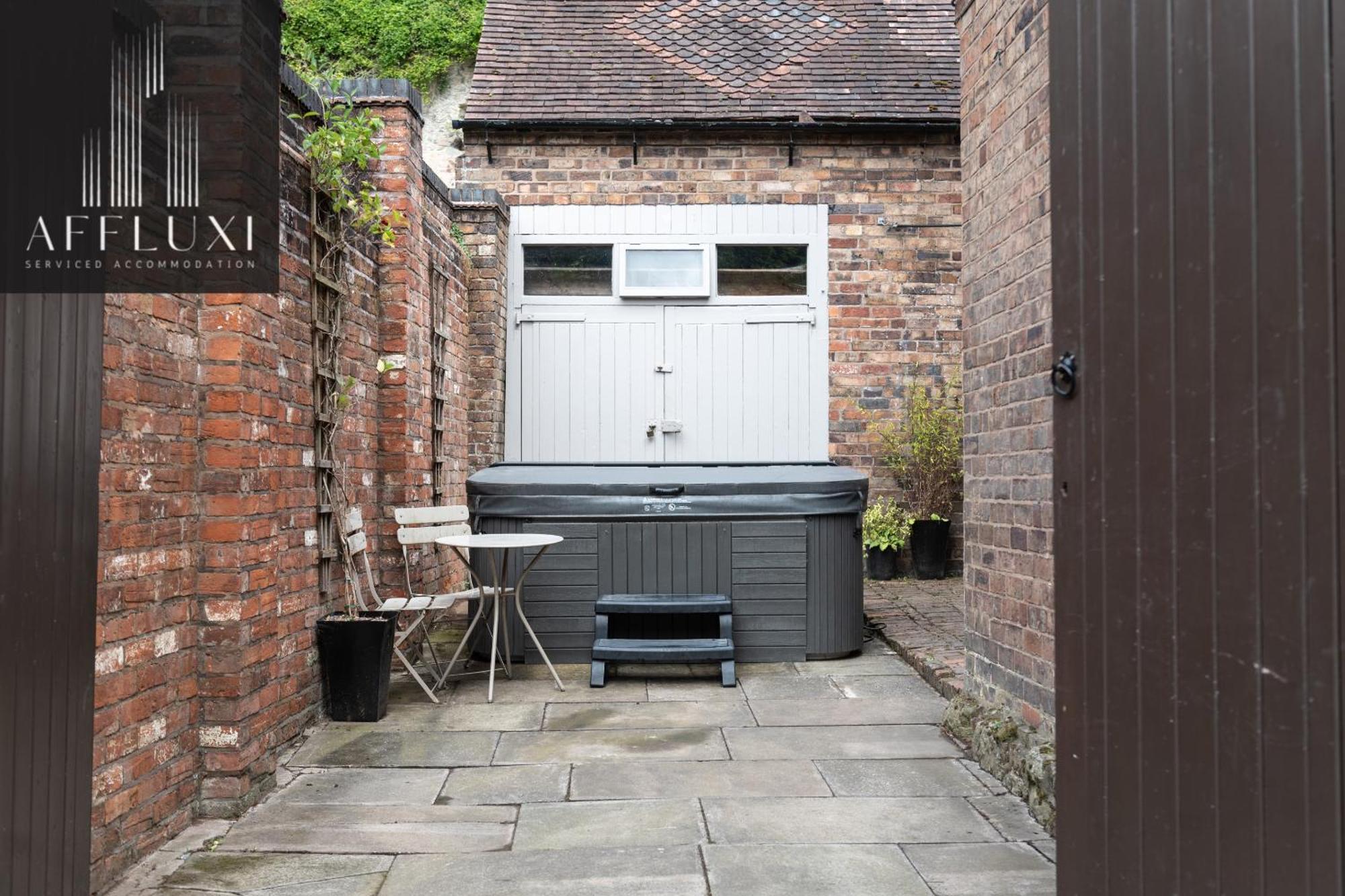 Holiday home Riverside Hot Tub Retreat Sleeps 8 *